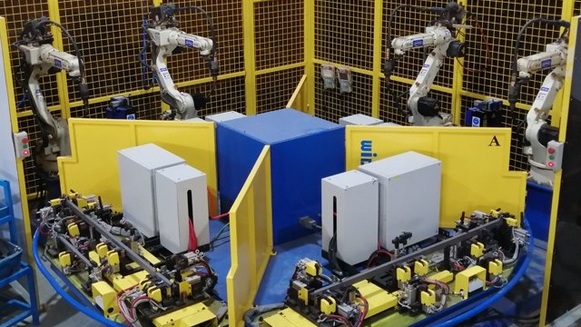 在焊接行业中机器人工作站是由哪些结构组成的