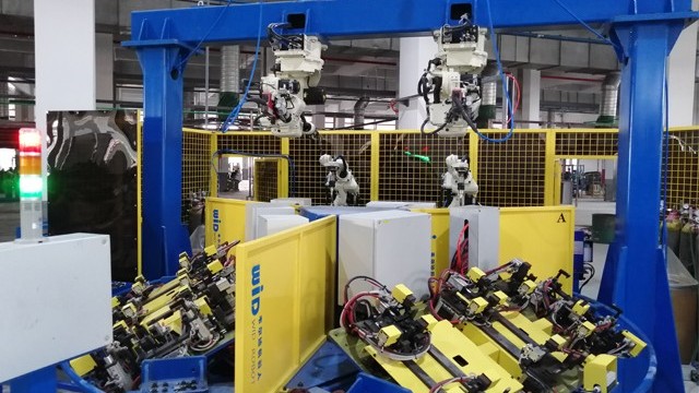 全自动焊接机器人